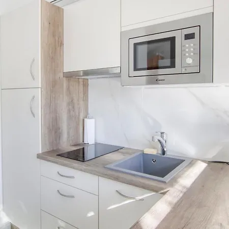 New Studio With Private Swimming Pool Lägenhet